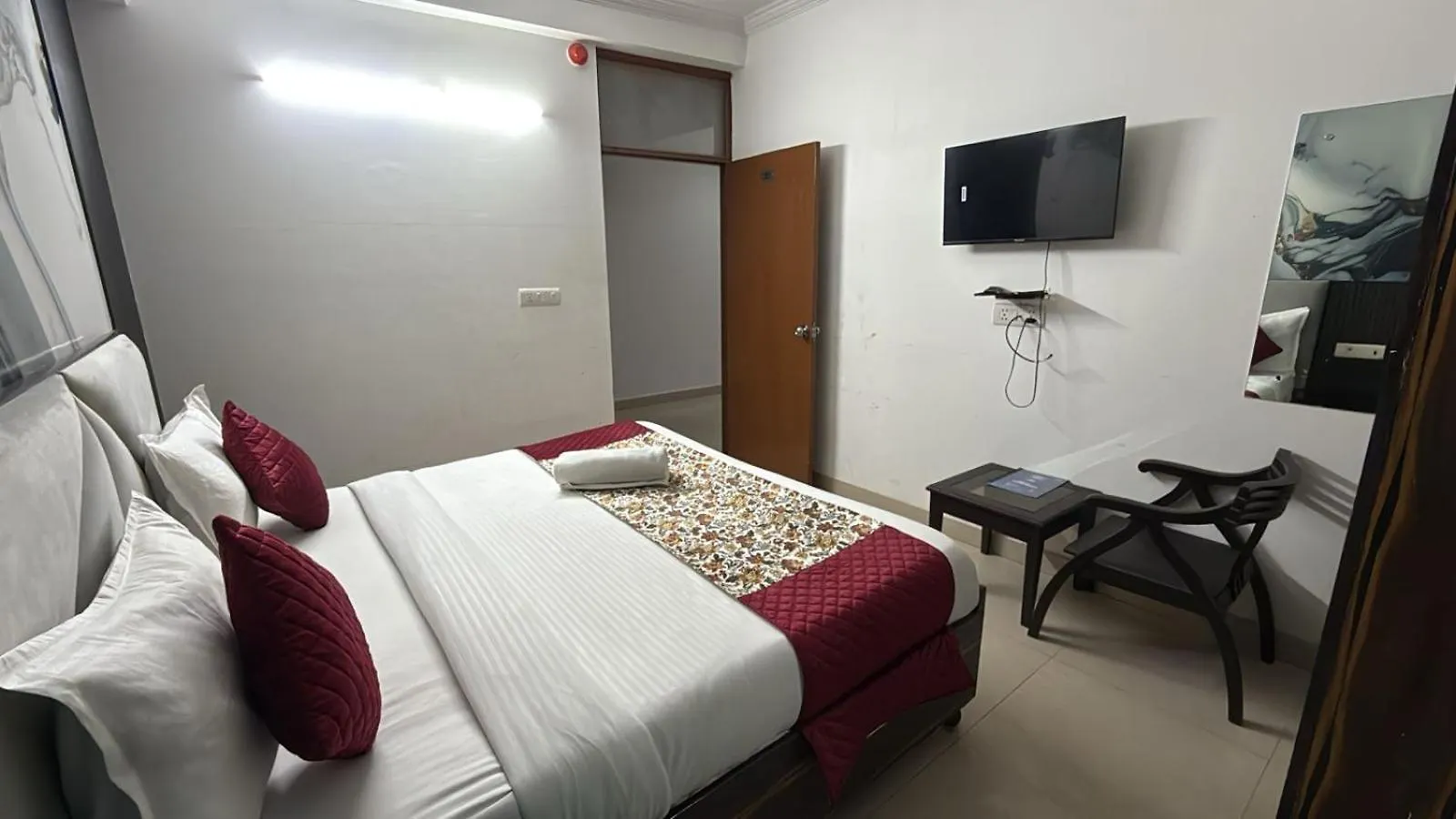 ***  Hotel King Plaza India