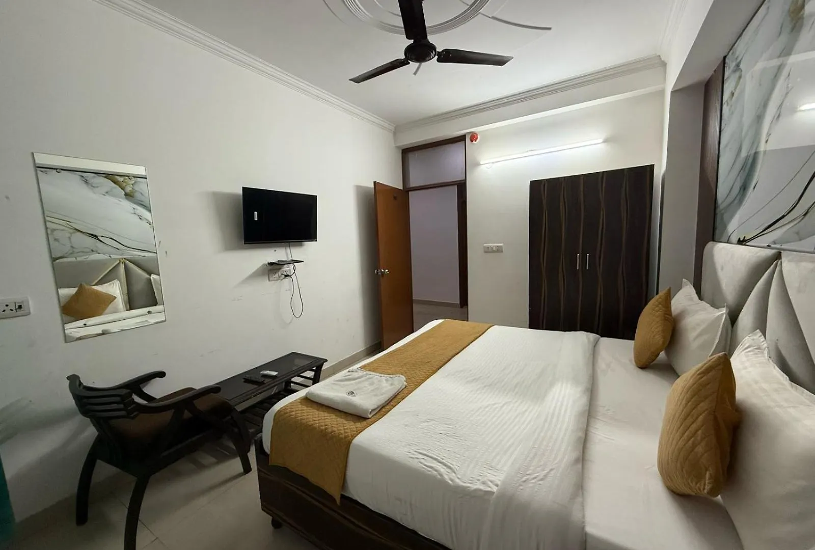 Hotel King Plaza  New Delhi
