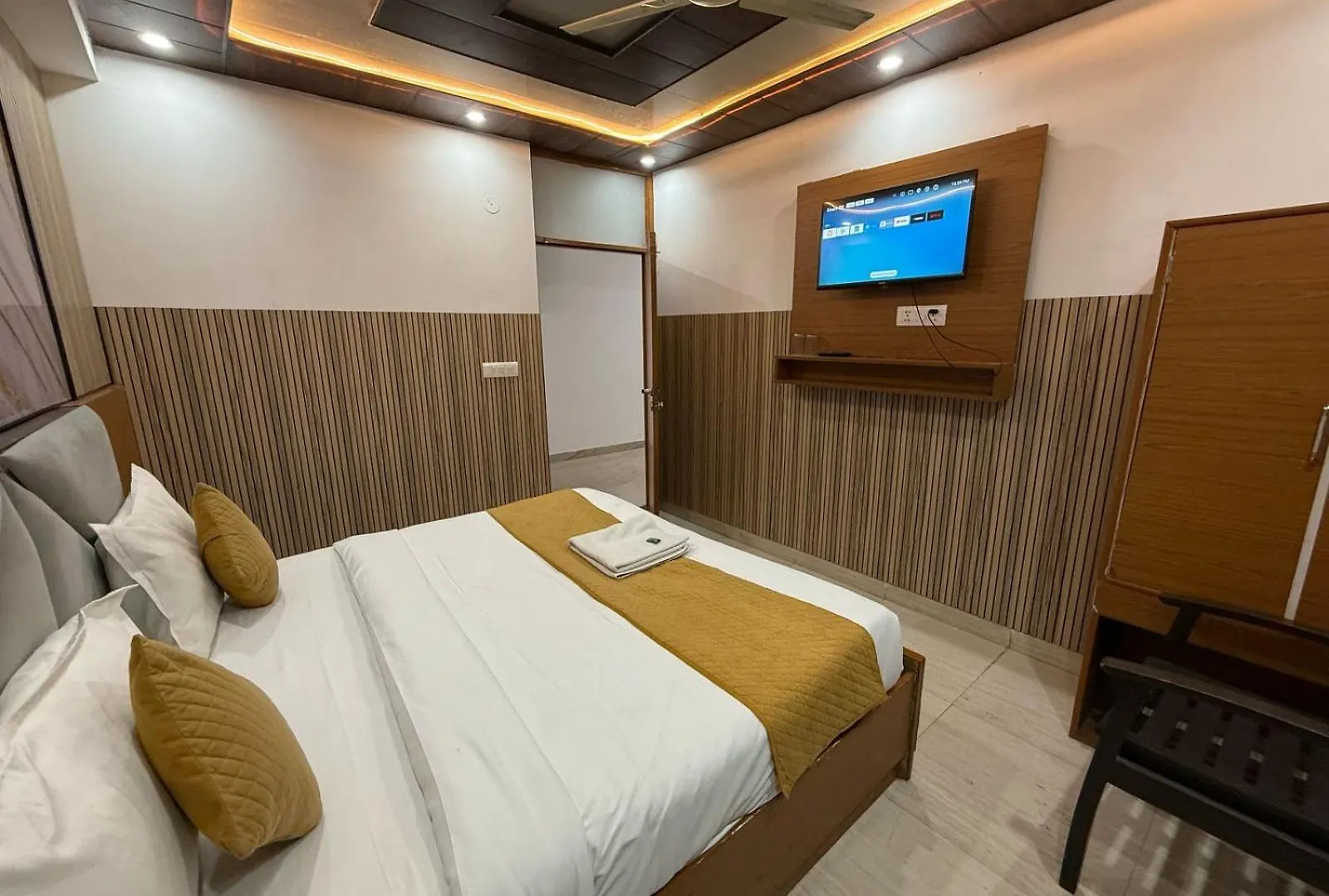 ***  Hotel King Plaza India